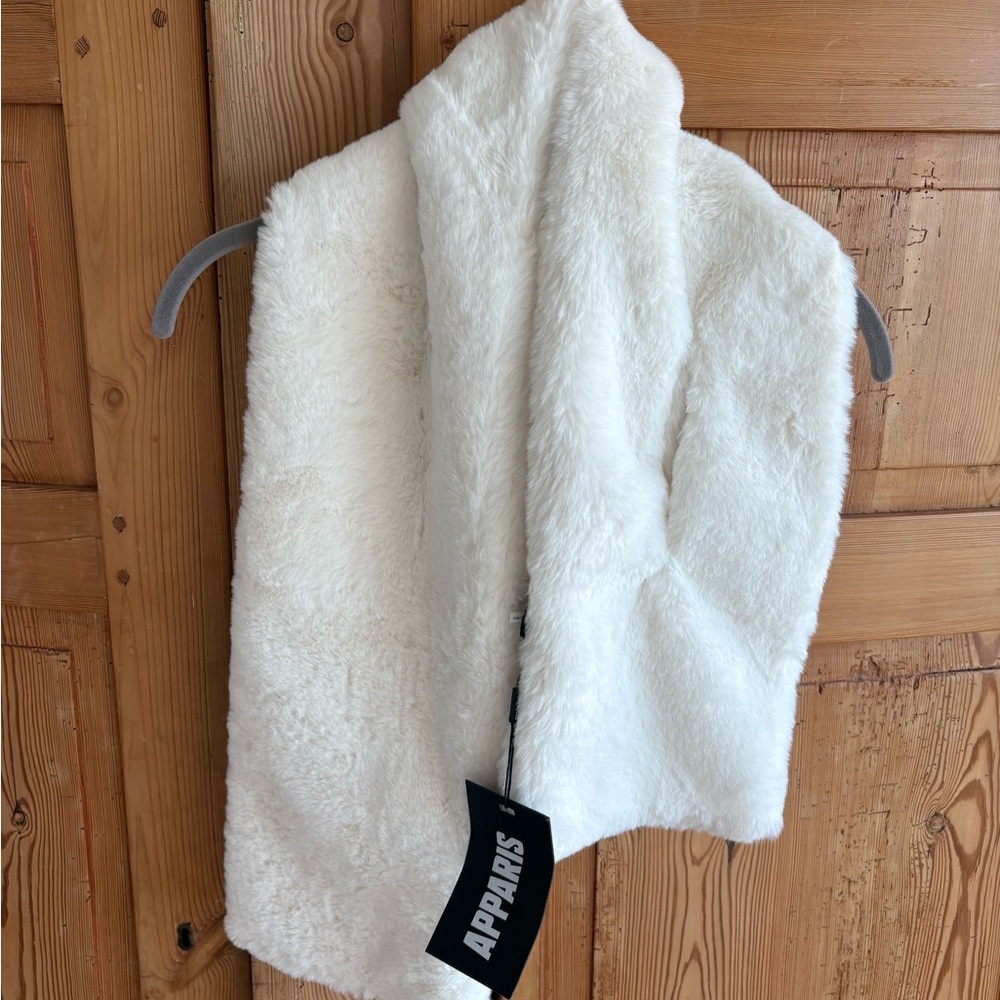 Apparis Elegant White Faux Fur Bambi Neck Scarf